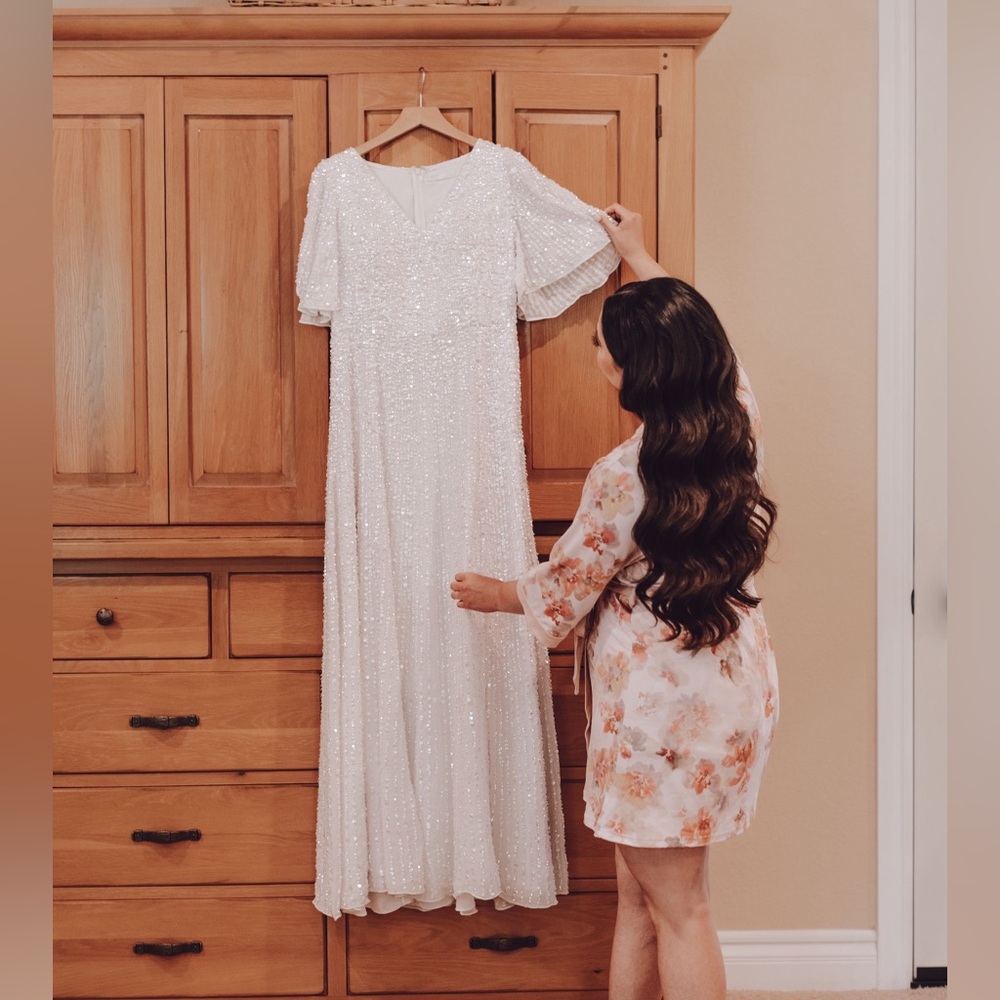 ASOS wedding dress - Size 12 (altered too a size 10/11ish)